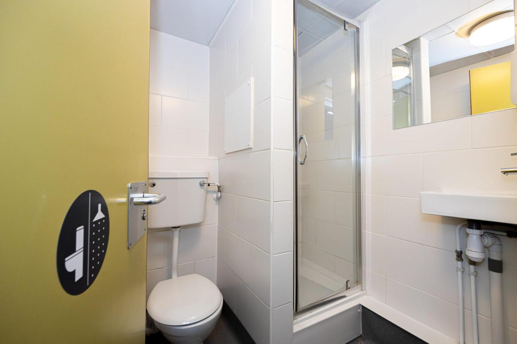 Spacious Room With Shared Facilities London Exterior photo